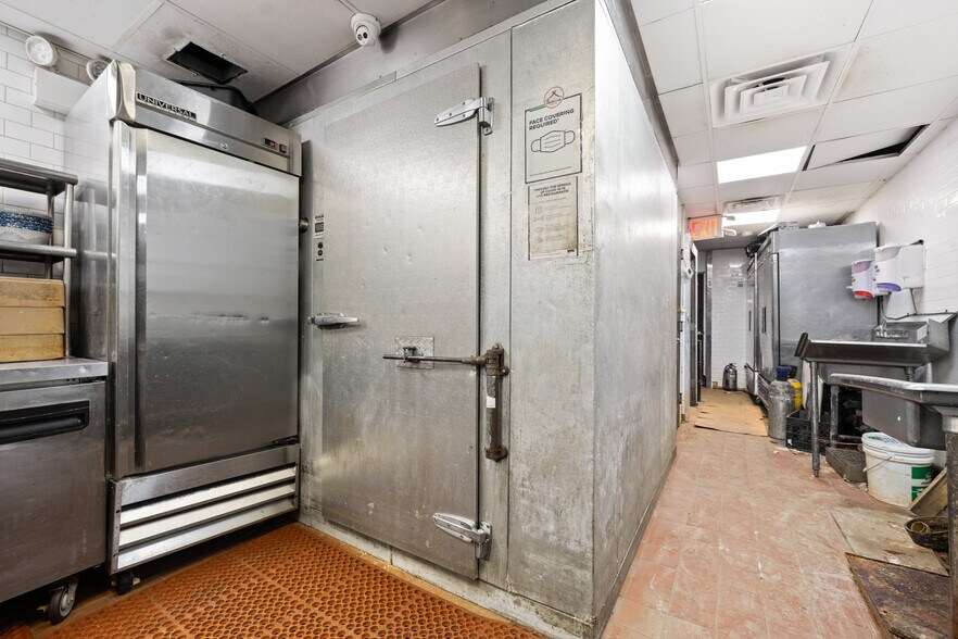 More Photos Of 122 Dyckman St, New York Restaurant For Lease