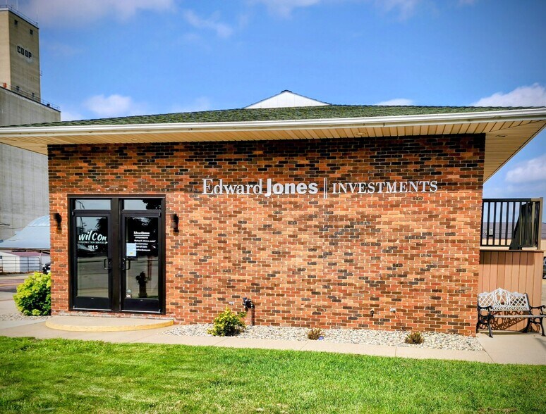 Primary Photo Of 101 7th St S, Saint James Freestanding For Lease