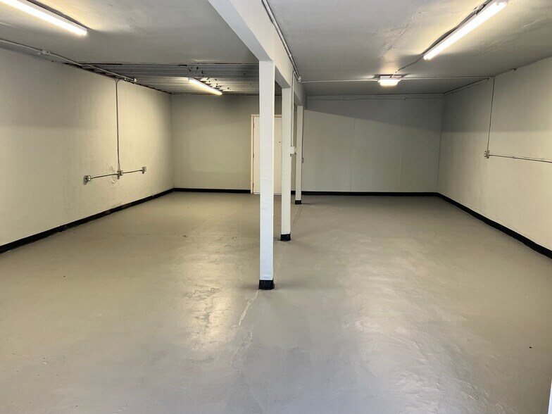 More Photos Of 10612 Whittier Blvd, Whittier General Retail For Sale