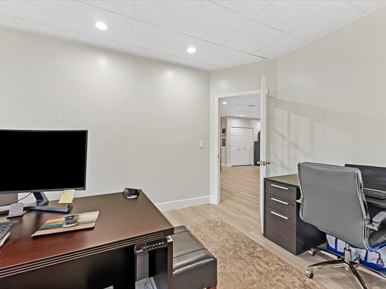 More Photos Of 2295 NW Corporate Blvd, Boca Raton Office Residential For Lease