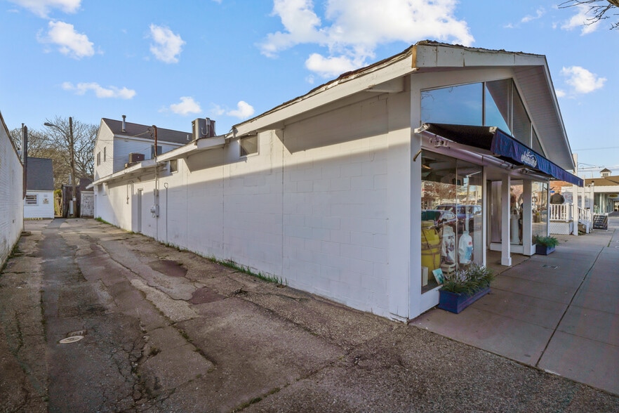 More Photos Of 574 Main St, Hyannis Storefront Retail Residential For Sale