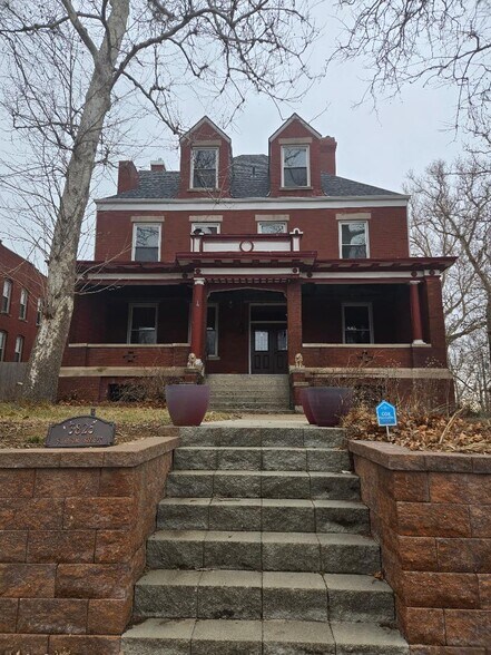 Primary Photo Of 3825 S 25th St, Omaha Flex For Sale