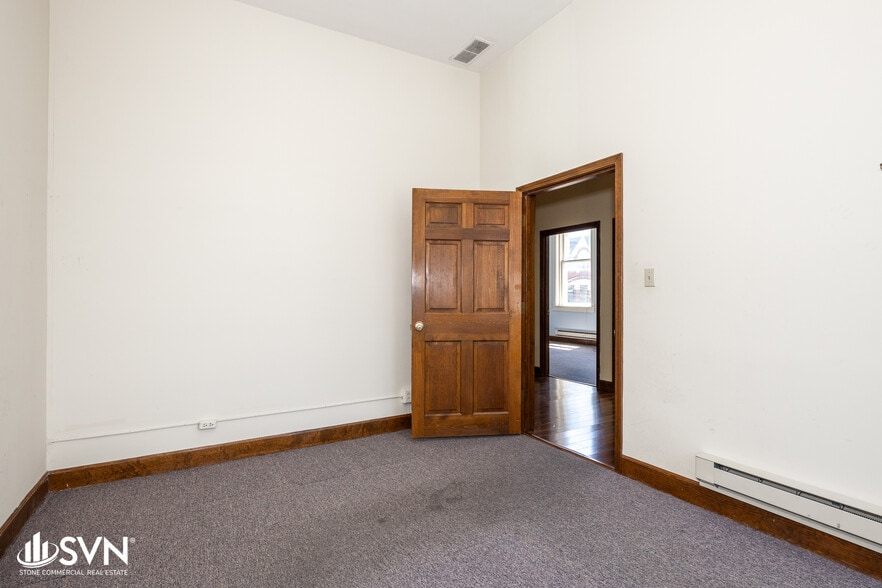 More Photos Of 201 W Short St, Lexington Office For Sale