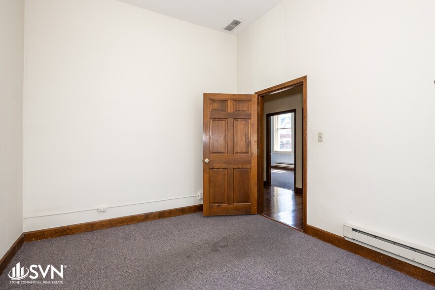 More Photos Of 201 W Short St, Lexington Office For Sale