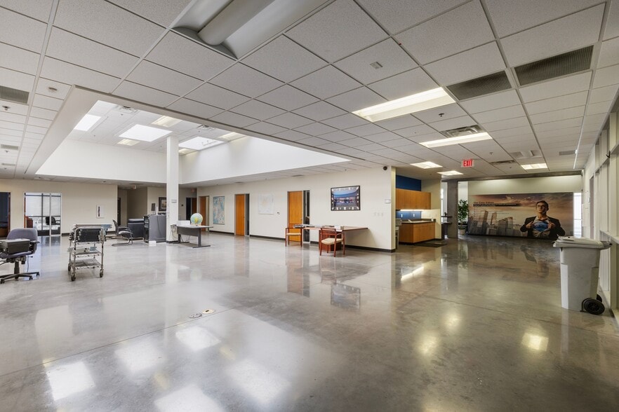 More Photos Of 2747 Oakland Ave, Garland Warehouse For Sale