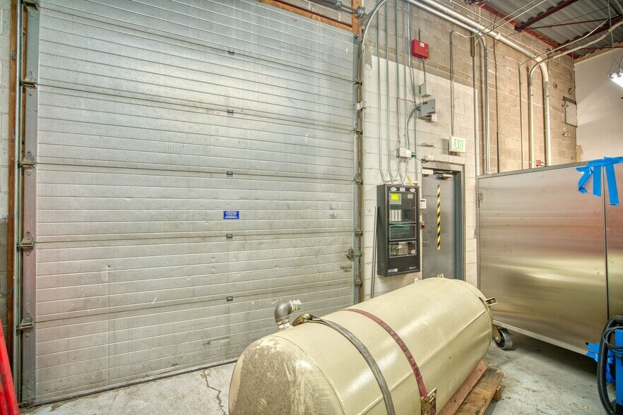 More Photos Of 1343-1351 W 121st Ave, Westminster Flex For Lease