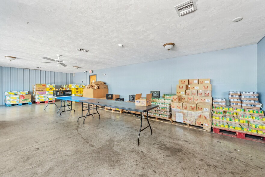 More Photos Of 4344 Arnold Ave, Naples Warehouse For Sale