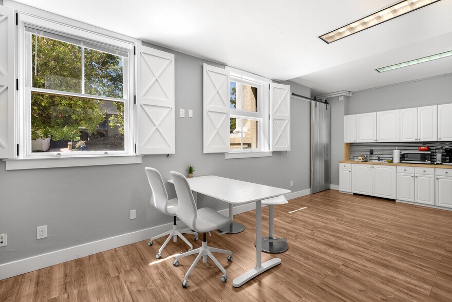 More Photos Of 11 5th St, Petaluma Loft Creative Space For Sale