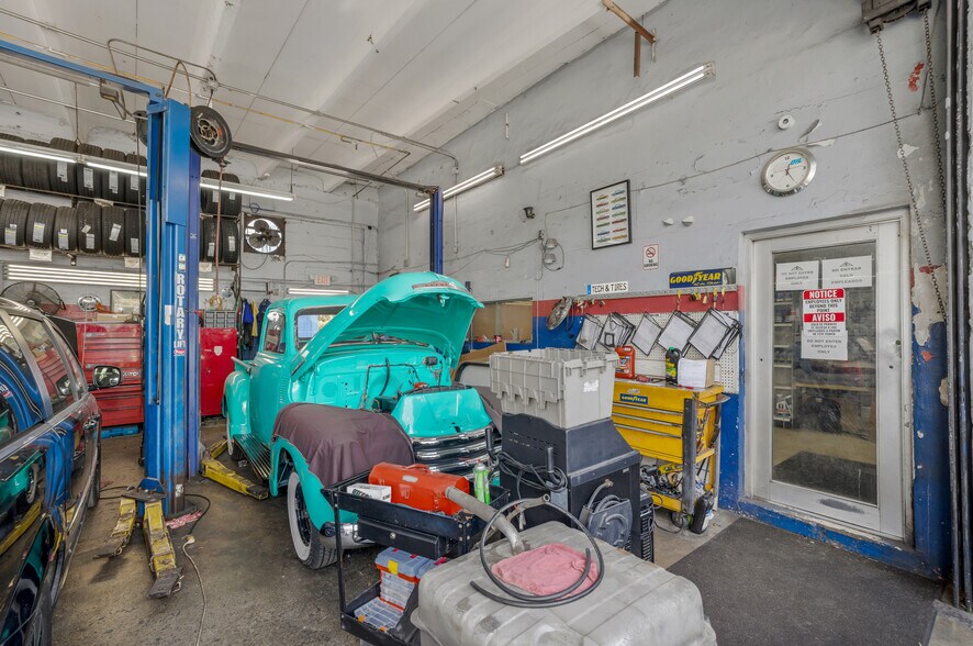 More Photos Of 8765 SW 40th St, Miami Auto Repair For Sale