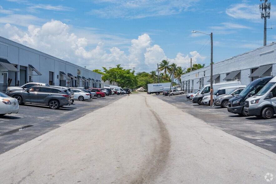 More Photos Of 3600 NE 4th Ave, Oakland Park Unknown For Lease