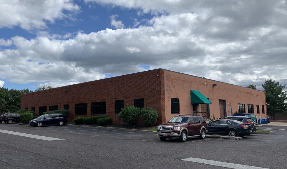 More Photos Of 654 Enterprise Dr, Royersford Light Distribution For Sale