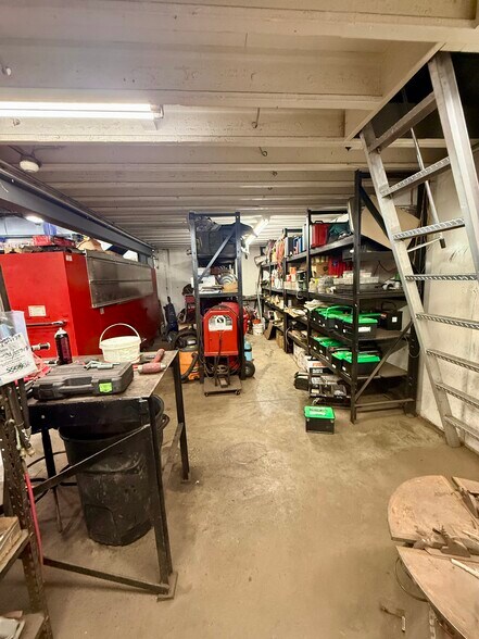 More Photos Of 1137 S Stephenson Ave, Iron Mountain Specialty For Sale