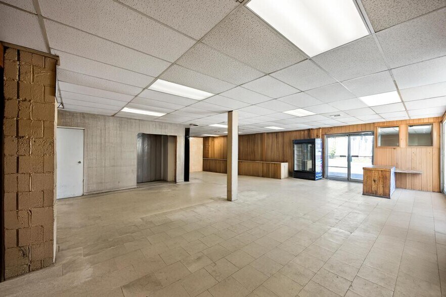 More Photos Of 308 Larkfield Rd, East Northport General Retail For Sale