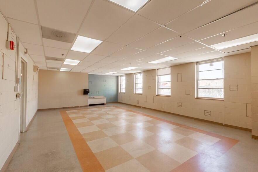 More Photos Of 1500 14th St, Lubbock Religious Facility For Sale