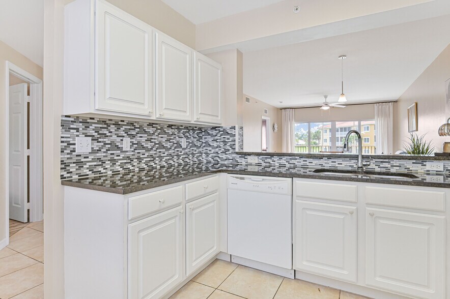 More Photos Of 10000-10030 Maddox Ln, Bonita Springs Apartments For Sale