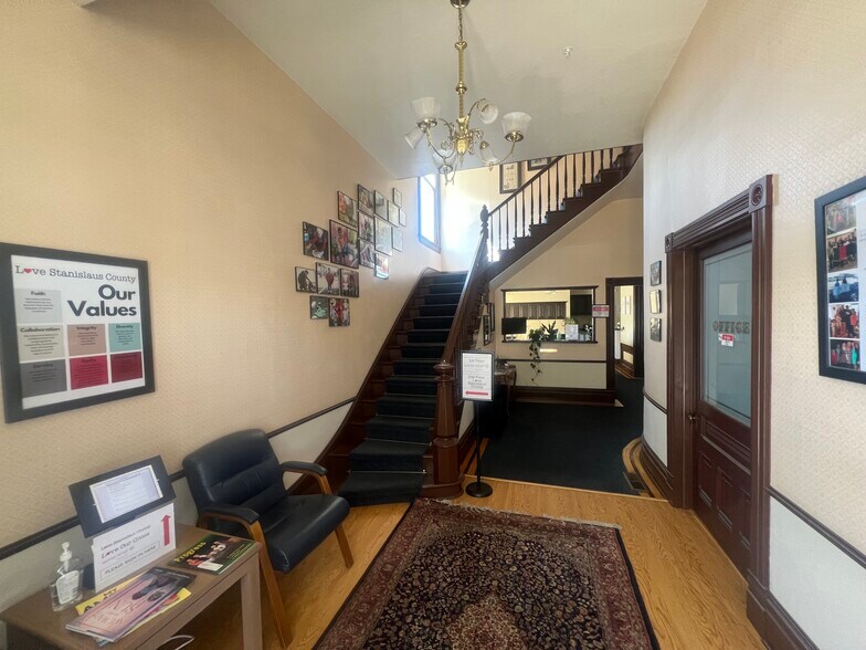 More Photos Of 909 14th St, Modesto Office For Lease