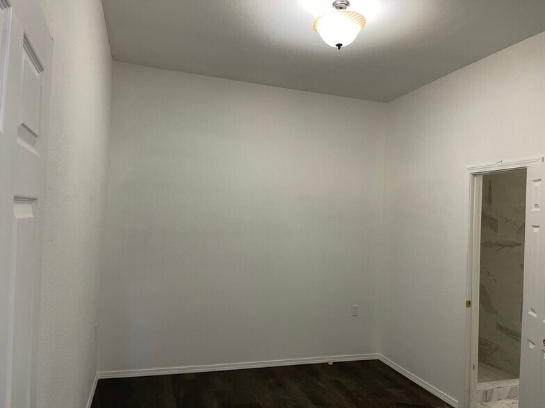 More Photos Of 1222 Frankie St, Houston Warehouse For Lease