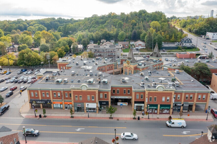 More Photos Of 18 King St, Caledon General Retail For Lease