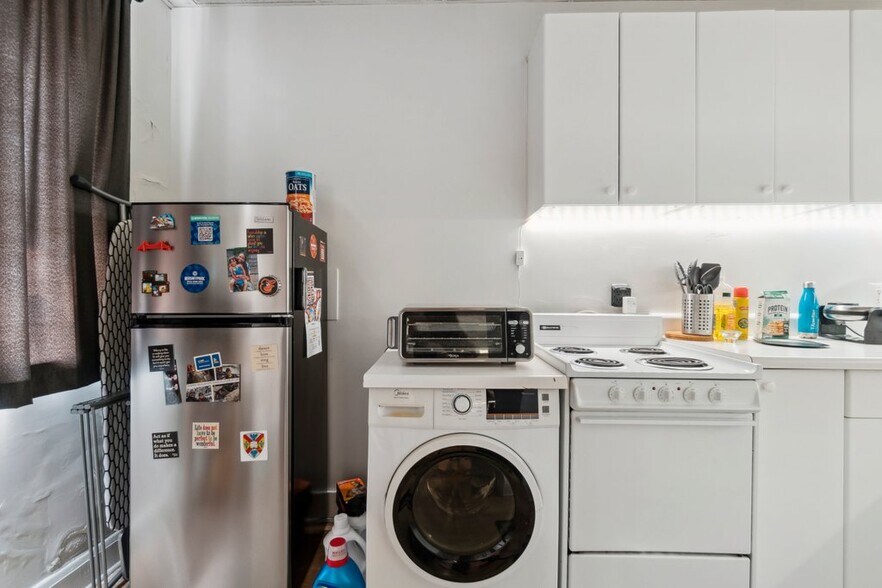 More Photos Of 519-521 N Charles St, Baltimore Office For Sale