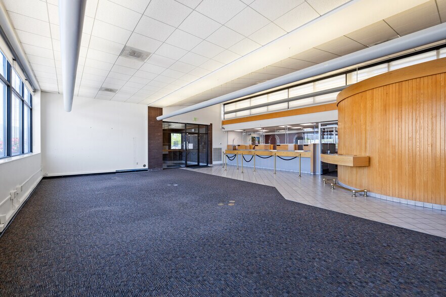 More Photos Of 2714 S 300 W, Salt Lake City Bank For Lease