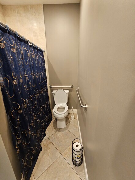 More Photos Of 2008 Ocean Ave, Brooklyn Office For Sale