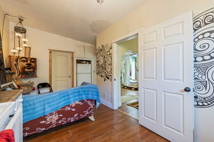 More Photos Of 145 N Market St, Wailuku Storefront Retail Residential For Lease