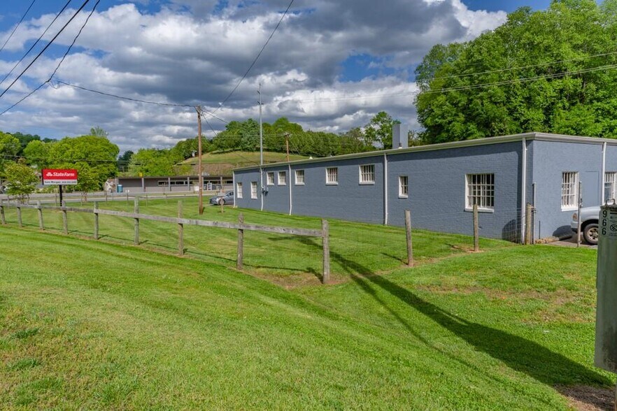 More Photos Of 1080 Main St NW, Lenoir Office For Sale