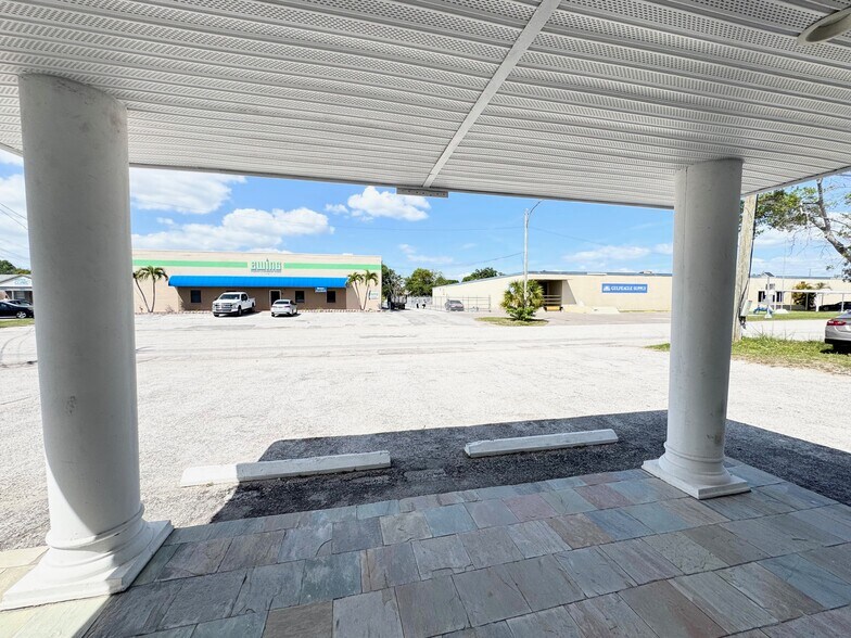 More Photos Of 3160 N 46th Ave, Saint Petersburg Warehouse For Sale