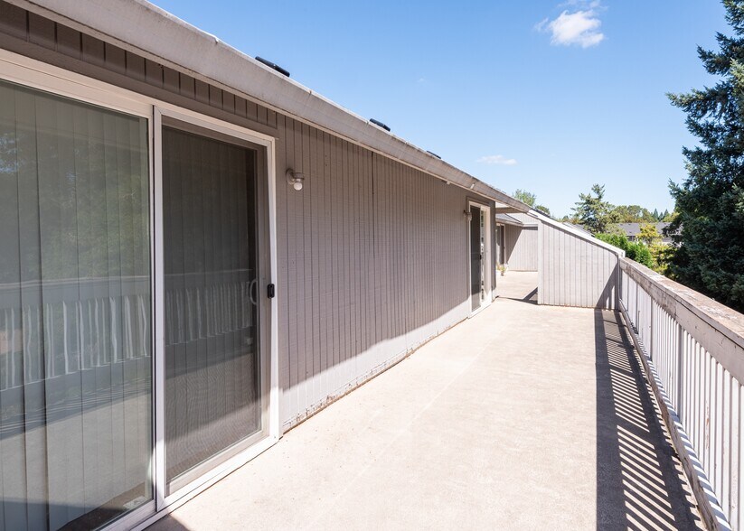 More Photos Of 9350 SW Hall Blvd, Tigard Apartments For Sale