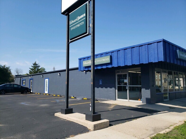More Photos Of 105 N Main St, Pardeeville Storefront Retail Office For Lease