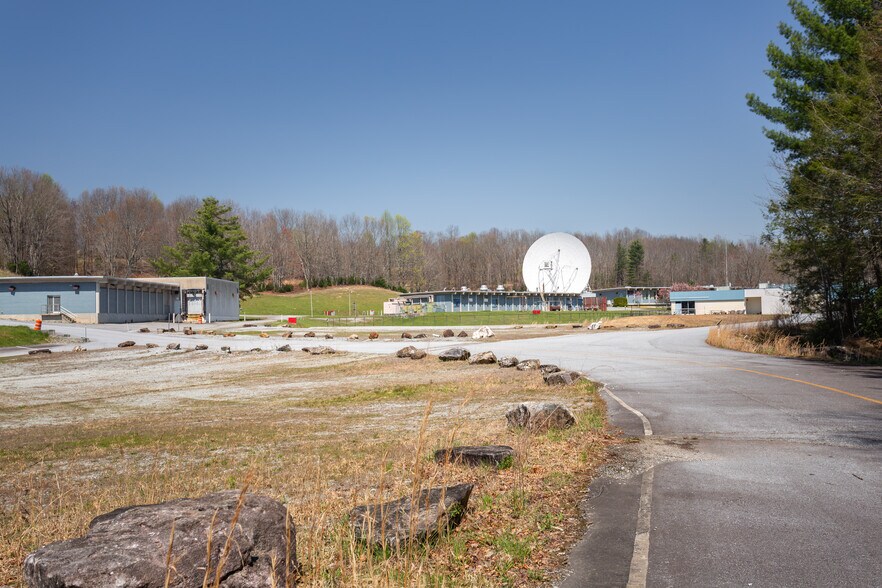 More Photos Of 1 Pari Dr, Rosman Specialty For Sale