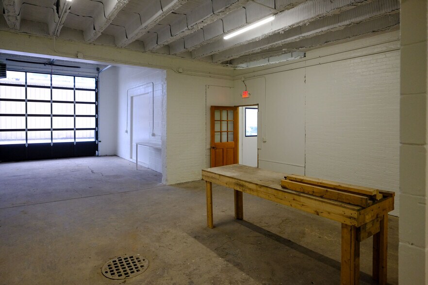 More Photos Of 408 W Main St, Benton Harbor Freestanding For Lease