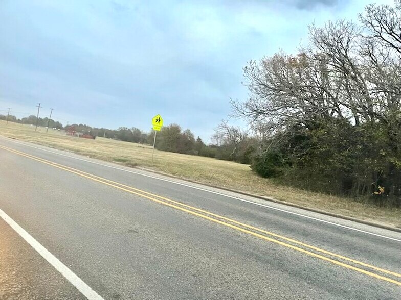 More Photos Of 582 N Maple, Van Land For Sale