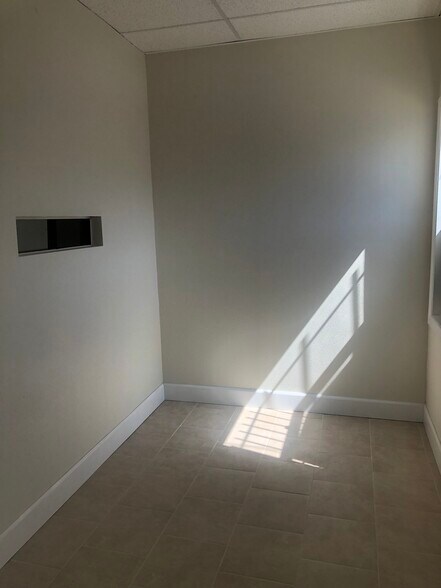 More Photos Of 9300-9302 California Ave, South Gate Storefront Retail Office For Lease