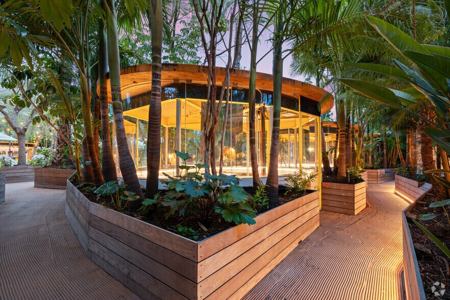 More Photos Of 1370 N St Andrews Pl, Los Angeles Office For Sale