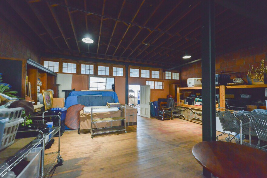 More Photos Of 2734 Lasalle St, Saint Louis Showroom For Sale