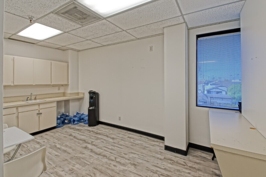 More Photos Of 18377 Beach Blvd, Huntington Beach Medical For Lease