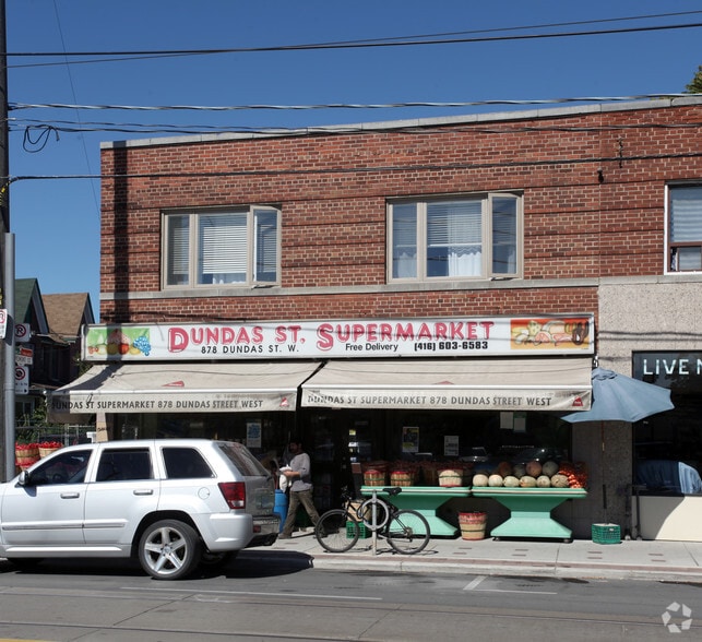 Primary Photo Of 878-880 Dundas St W, Toronto Storefront Retail Residential For Sale