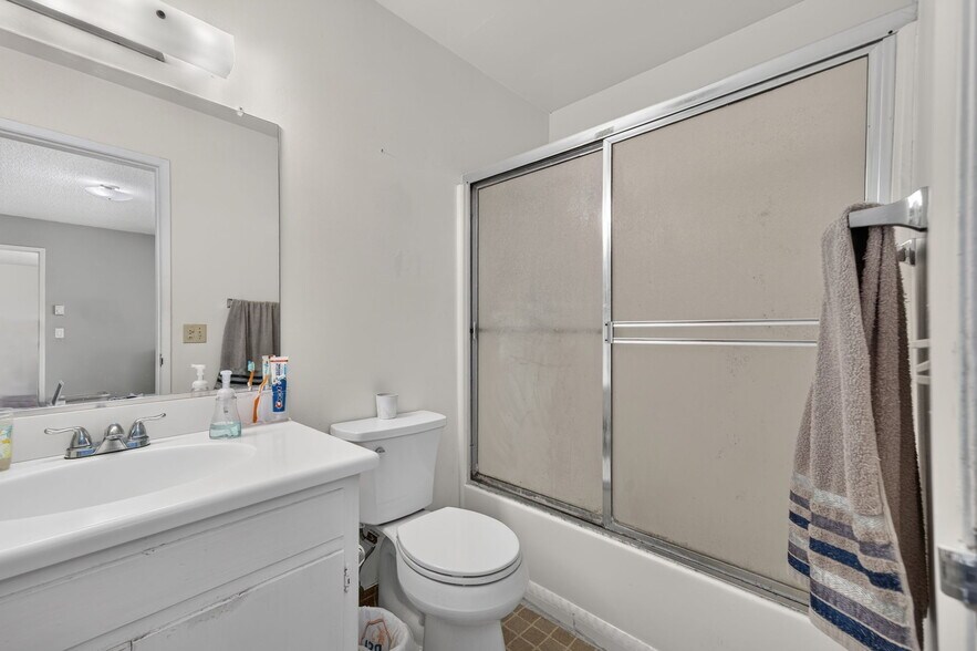 More Photos Of 1459 Stanley Ave, Glendale Apartments For Sale