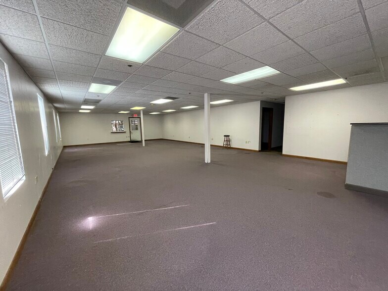 More Photos Of 3601 Parkway Blvd, Leesburg Distribution For Lease