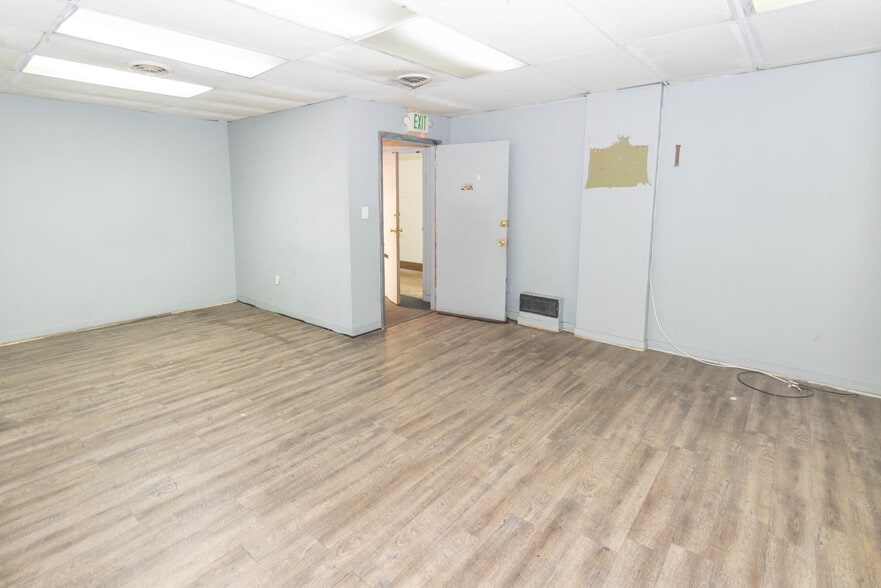 More Photos Of 5900 York Rd, Baltimore Storefront Retail Office For Sale