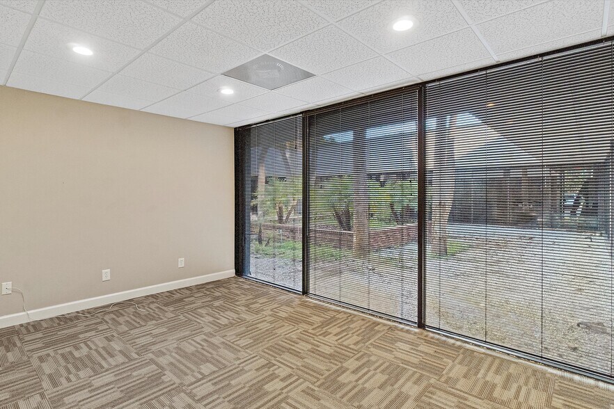 More Photos Of 5666 Seminole Blvd, Seminole Office For Sale