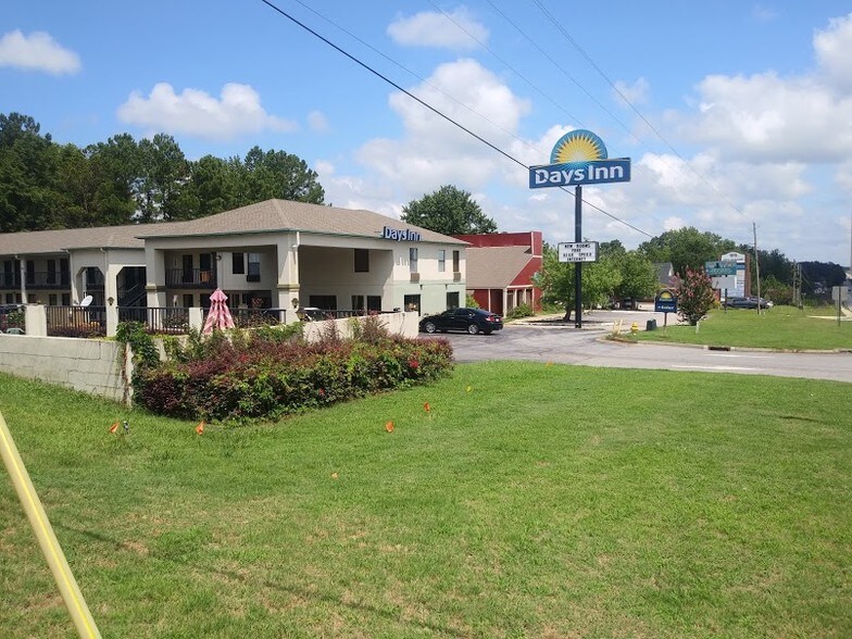 More Photos Of 1709 N Expressway, Griffin Hotel For Sale