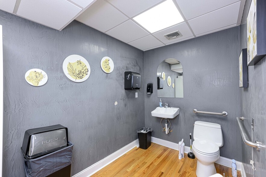 More Photos Of 657 Orange Center Rd, Orange Office For Sale