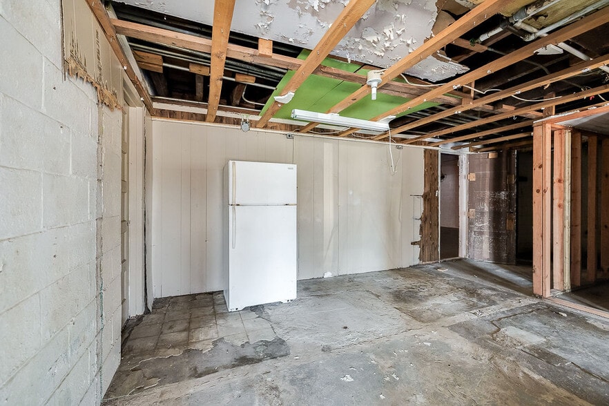 More Photos Of 3104 Skidaway Rd, Savannah Freestanding For Sale