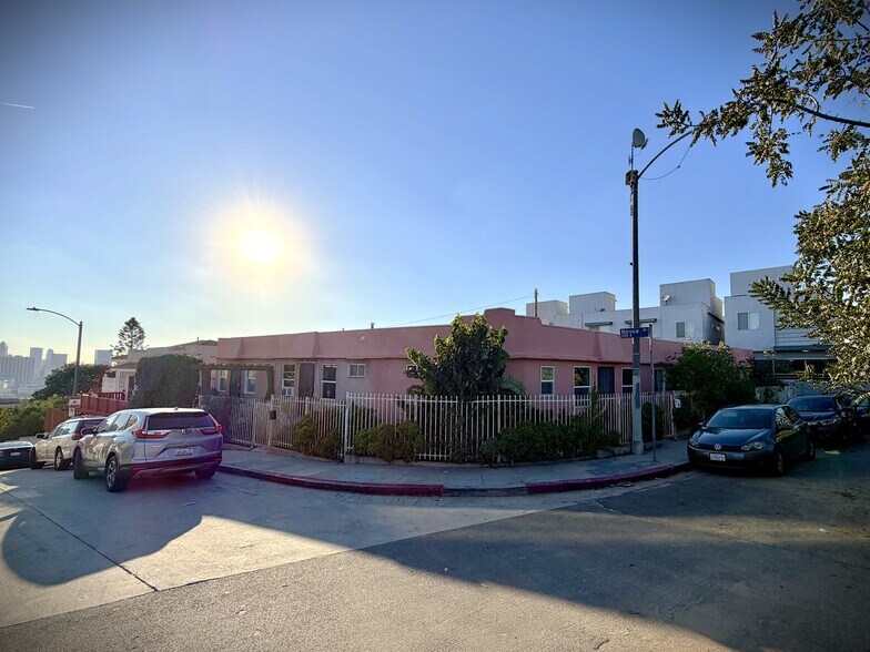 More Photos Of 1126 White Knoll Dr, Los Angeles Apartments For Sale