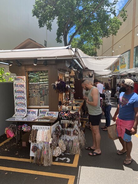More Photos Of 5 Dukes Lane, Honolulu Storefront For Lease