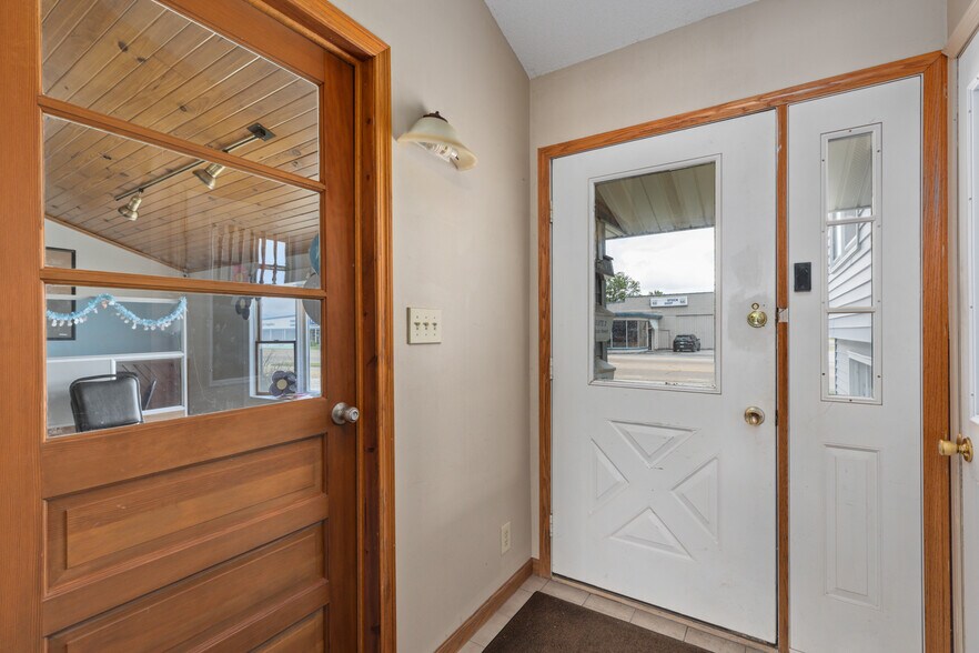 More Photos Of 902 W Union Ave, Litchfield Office For Sale