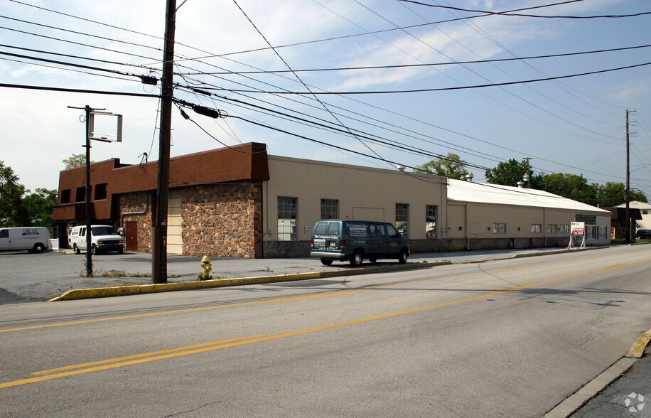 More Photos Of 850 State St, Lemoyne Warehouse For Lease