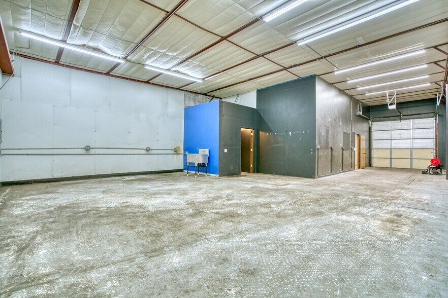 More Photos Of 575 Burbank St, Broomfield Flex For Lease